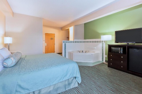 AmericInn by Wyndham Des Moines Airport image 19