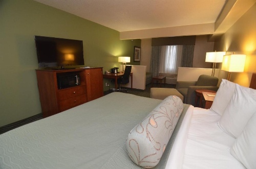 AmericInn by Wyndham Des Moines Airport image 31