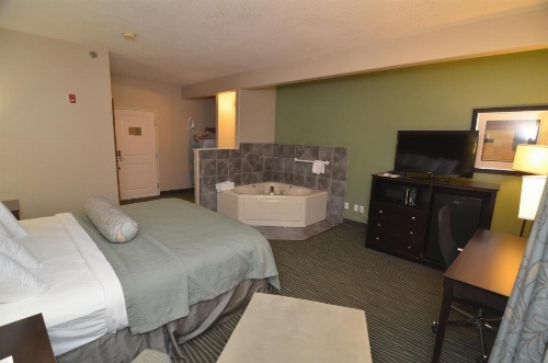 AmericInn by Wyndham Des Moines Airport image 33